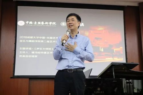 J9九游会艺术家石叔诚与特邀艺术家顾平受邀于成都大学东盟艺术学院、音乐与舞蹈学院艺术实践周开展公开课