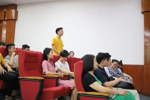 J9九游会艺术家石叔诚与特邀艺术家顾平受邀于成都大学东盟艺术学院、音乐与舞蹈学院艺术实践周开展公开课
