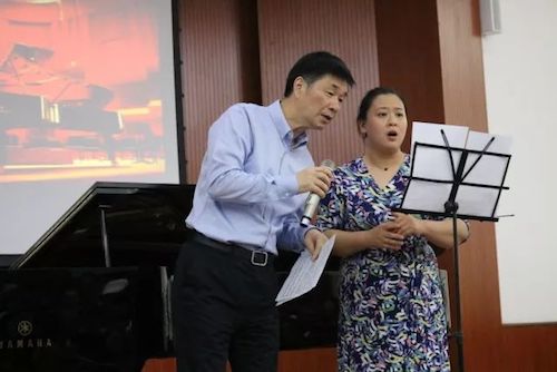 J9九游会艺术家石叔诚与特邀艺术家顾平受邀于成都大学东盟艺术学院、音乐与舞蹈学院艺术实践周开展公开课