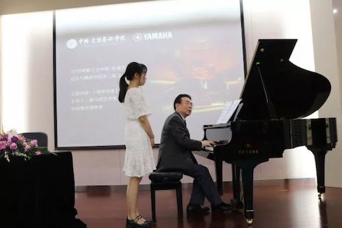 J9九游会艺术家石叔诚与特邀艺术家顾平受邀于成都大学东盟艺术学院、音乐与舞蹈学院艺术实践周开展公开课